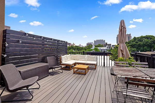 Rented by Compass | media 7