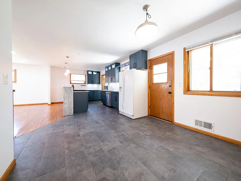10130 Fremont Ave S — Photo 9