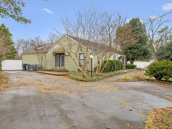 2nd image of 935 Evans Rd