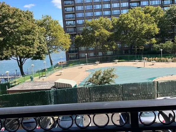 162-41 Powells Cove Boulevard image 12 of 12