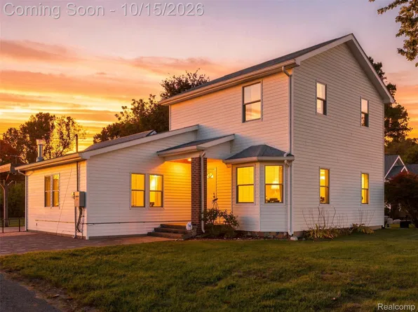 326 Clark Rd, Highland, MI 48357