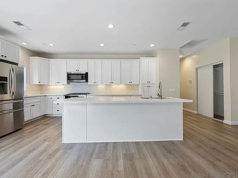 1135 E 3rd Ave #A — Photo 3