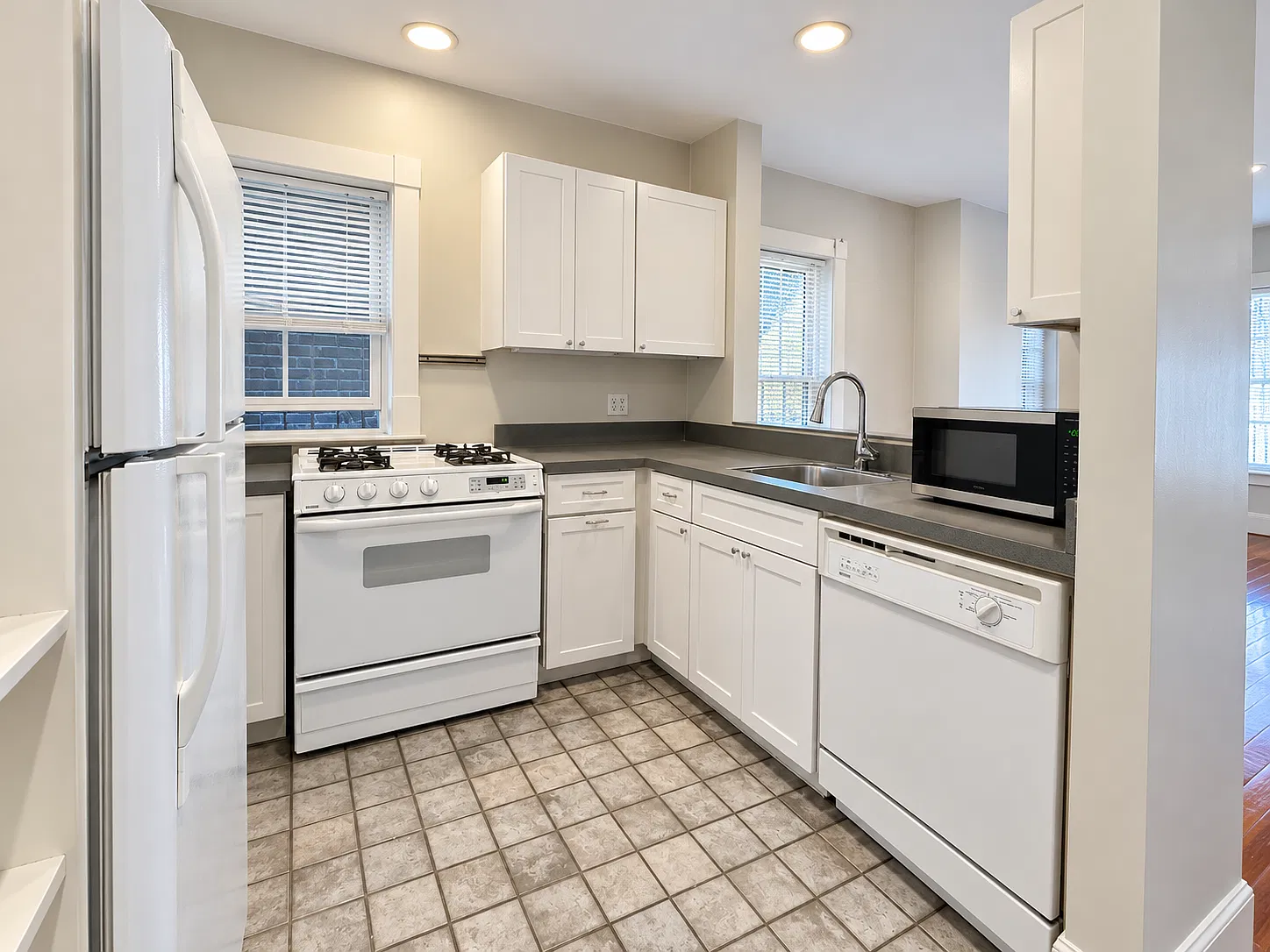 3 bed, 9999 sqft, $3,800 — Photo 3