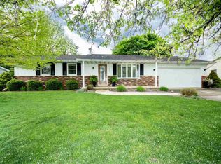 417 W Belaire Ct, Goodfield, IL 61742