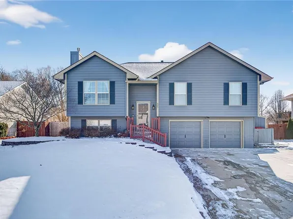 307 E 22nd Ter, Kearney, MO 64060
