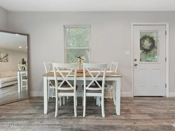 8805 Elm Ave, Ocean Springs, MS 39564