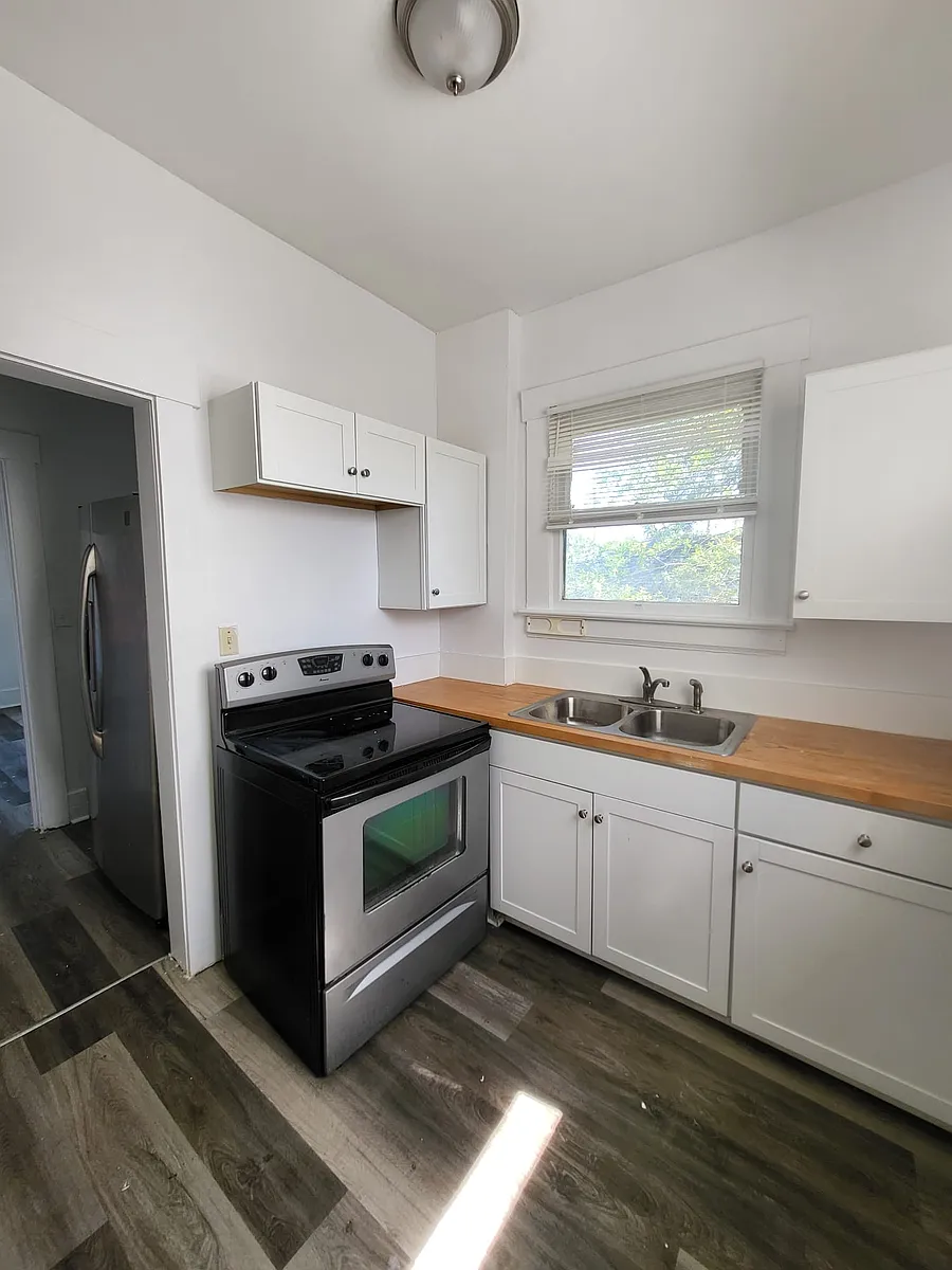 Building Photo - 234 E 18th St #238