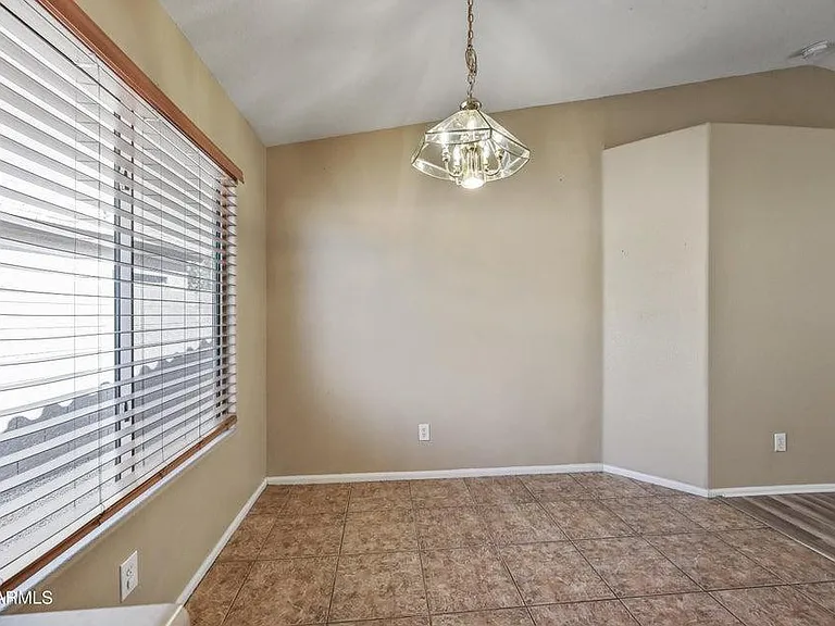 10930 W Wilshire Dr — Photo 5