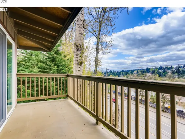 1035 SW Bertha Blvd APT 2, Portland, OR 97219