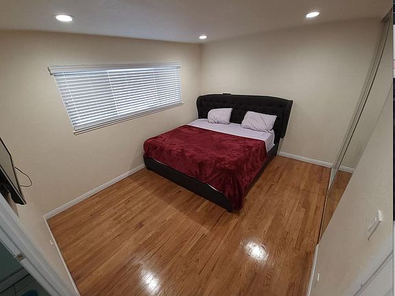 5th image of 2461 Dumont Cir