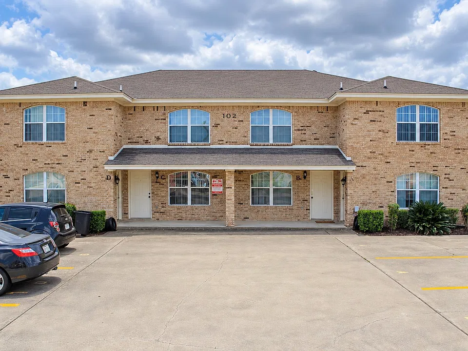 102B E Robin Ln