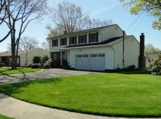 856 Peconic St, Ronkonkoma, NY 11779