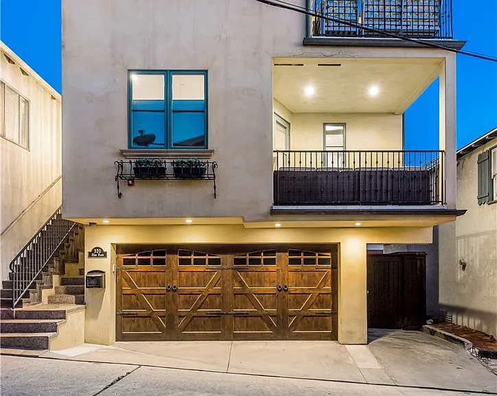 320 33rd Pl — Photo 2