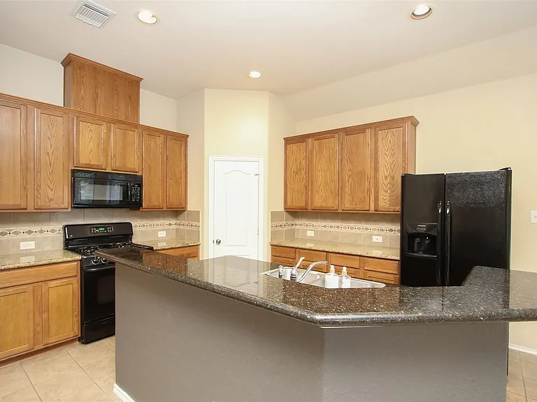 23118 Century Plant Dr — Photo 8