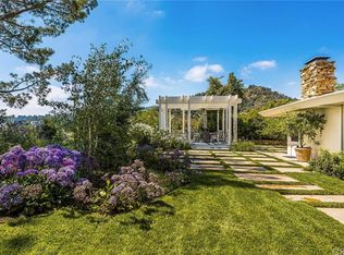 17132 Strawberry Dr, Encino, CA 91436