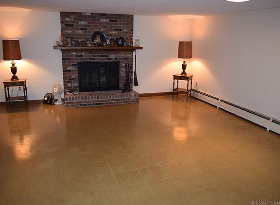 LIVING ROOM WITH HOT WATER ...