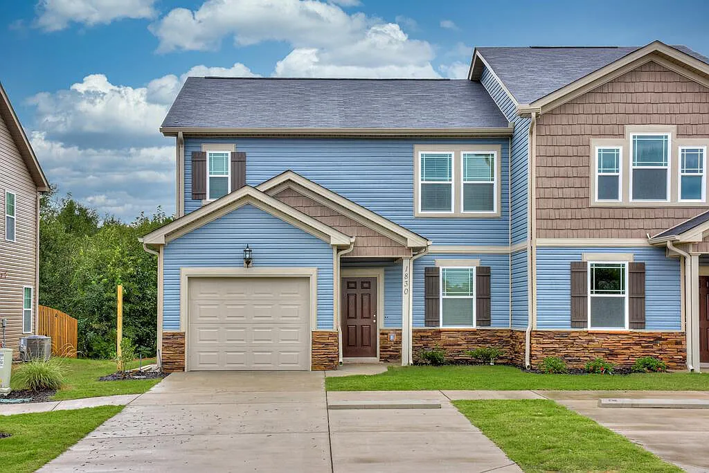 3 bed, 2.5 bath, 1524 sqft, $1,695 — Photo 1