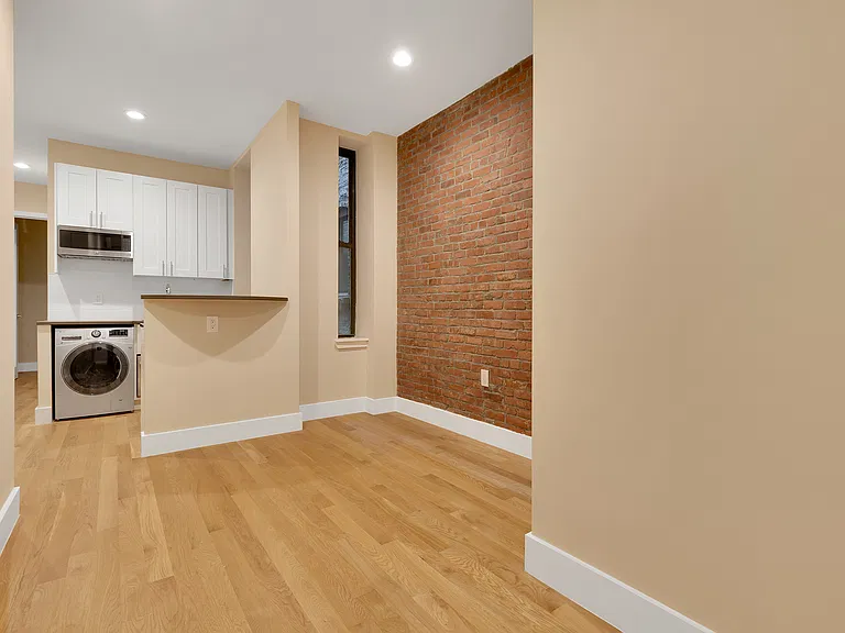 400 W 56th St #3D — Photo 1