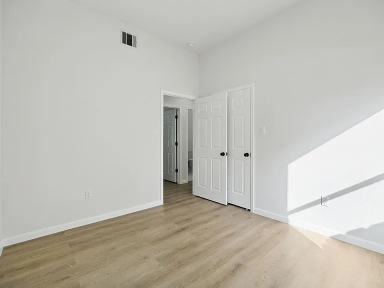 301 Cartersville St #B — Photo 10