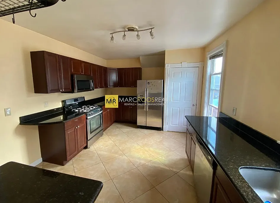 3 bed, 1.0 bath, 1650 sqft, $3,850 — Photo 3