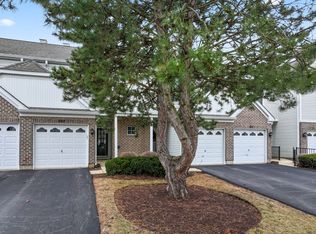 207 Gazebo Ln, Lombard, IL 60148