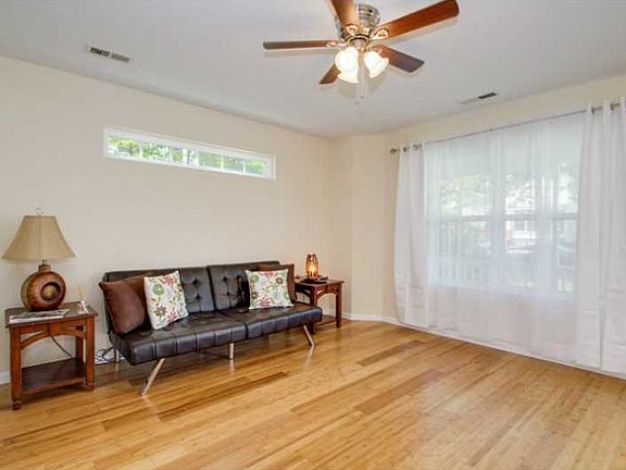 5th image of 221 W 29th St