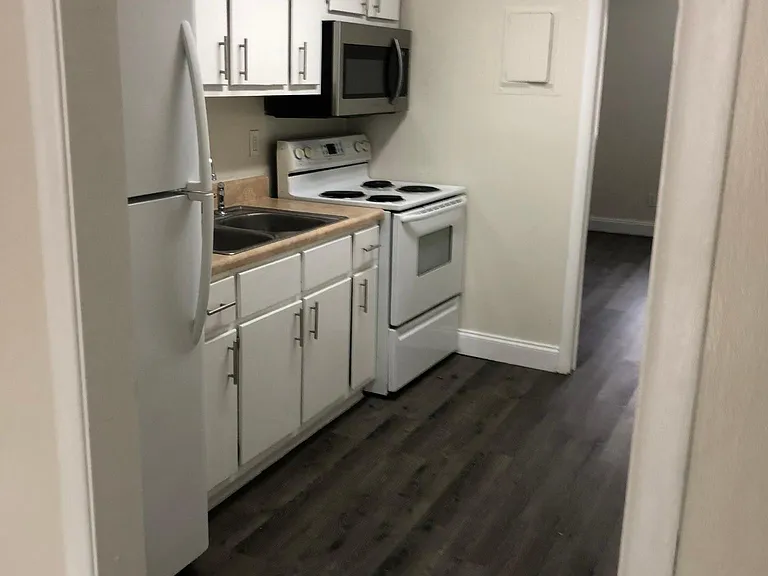 243 Crest St #5 — Photo 4
