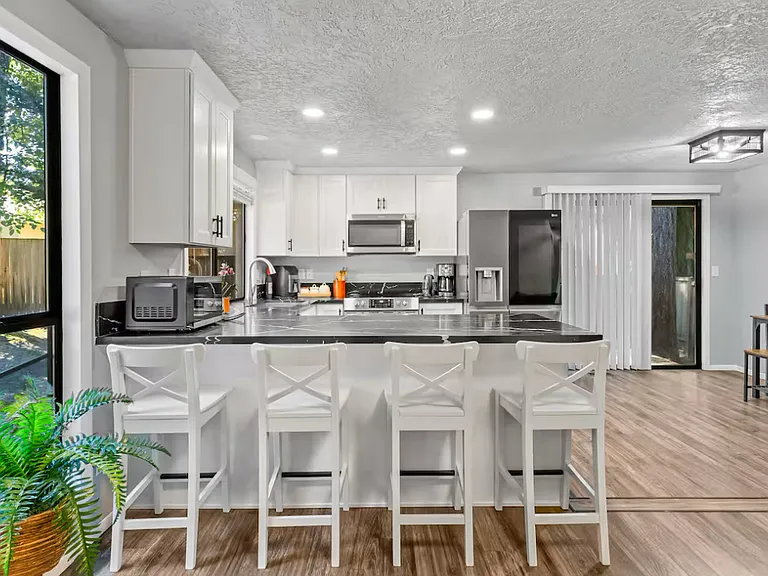 8232 SW Tygh Loop — Photo 9