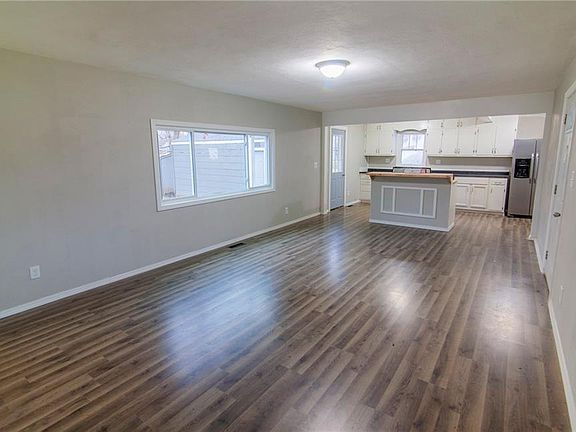 3rd image of 412 Vasbinder Dr