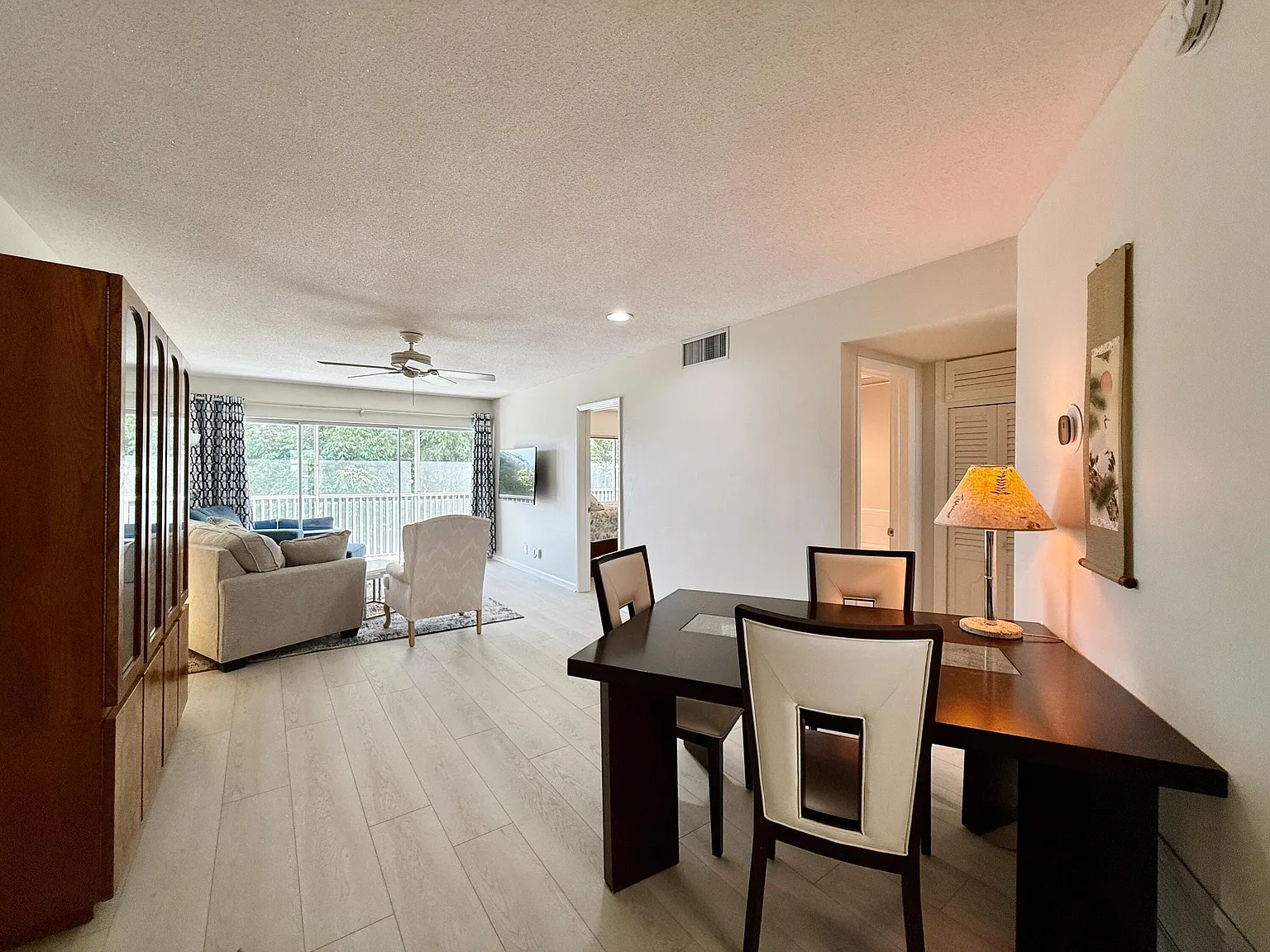 2 bed, 2.0 bath, 975 sqft, $4,800 — Photo 3