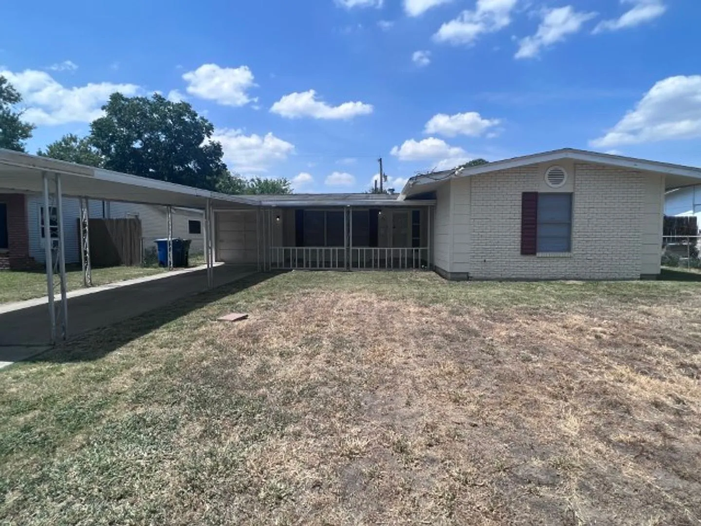 703 E Formosa — Photo 1