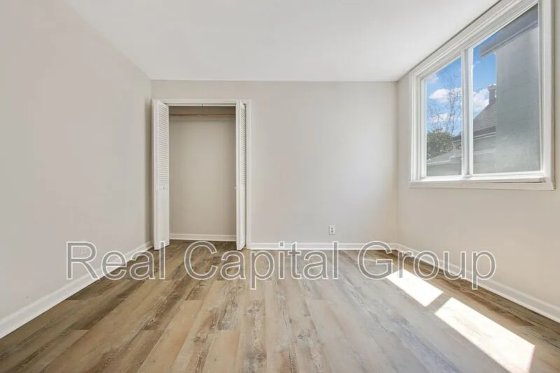2 bed, 1.0 bath, $1,195 — Photo 3