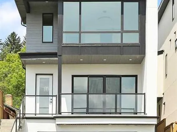 710 S Bridge Cres NE, Calgary, AB T2E 5B5