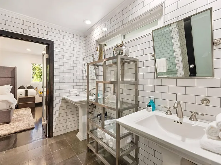 Pamper yourself in our exquisite bathroom, a luxurious oasis featuring premium amenities and a lavish ambiance.