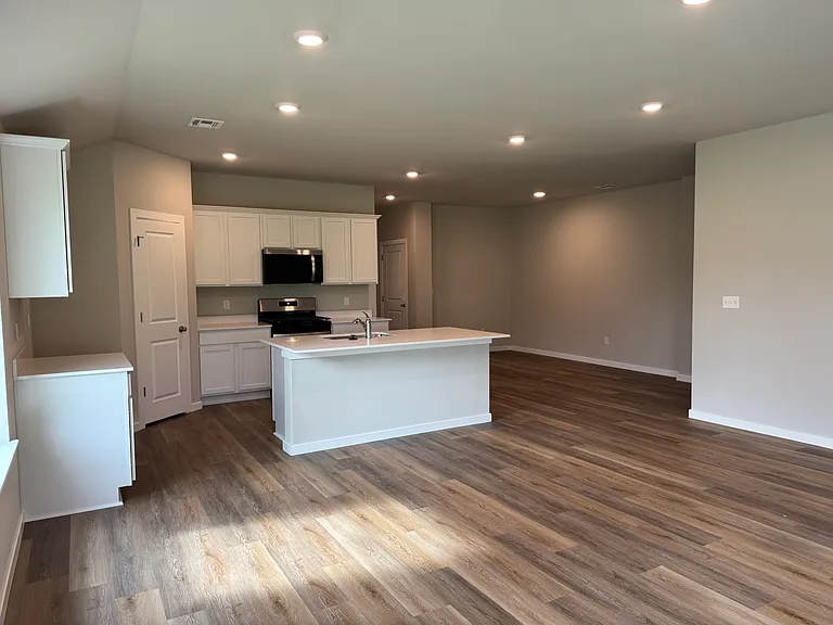 2114 E Toledo St — Photo 4