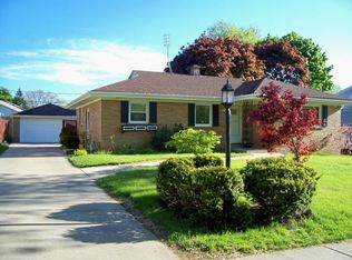 8325 W Wisconsin Ave, Wauwatosa, WI 53213