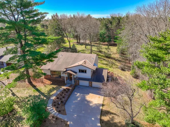 8281 Deer Pond Trl N, Lake Elmo, MN 55042