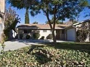 223 Green Oaks Dr, Riverside, CA 92507