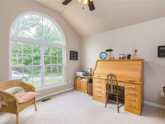 3rd image of 20 Lockton Dr