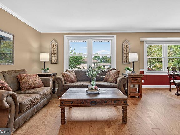 5th image of 1737 Lark Ln