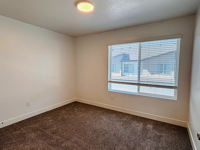 426 W 85 S — Photo 11