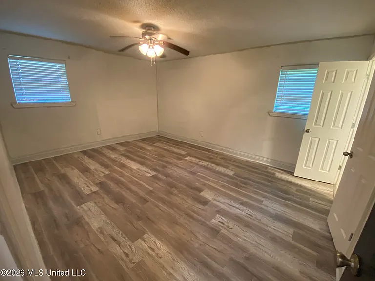 218 Alverado Dr — Photo 9