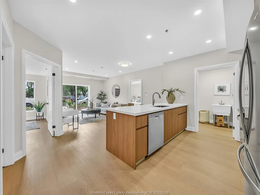 2 bed, 1060 sqft, $2,300 — Photo 4