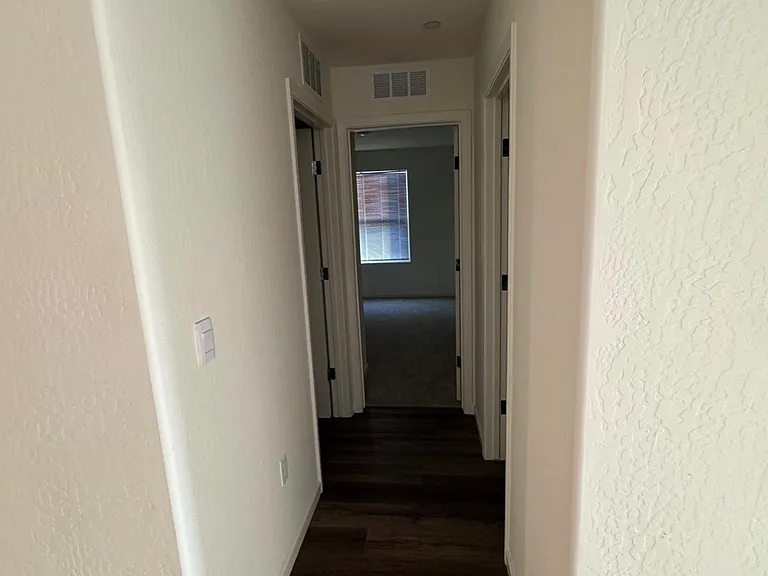 861 N Ocean St — Photo 4