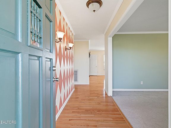 2nd image of 1629 Jett Rd