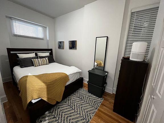 4th image of 1037 N Hoyne Ave