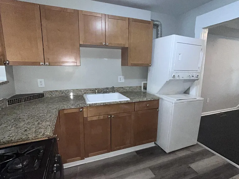 1206 W Cross St — Photo 5
