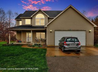 8206 Mockingbird Ln, Eaton Rapids, MI 48827