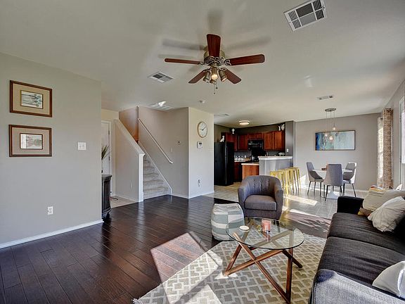 3rd image of 137 Pebble Creek Ln