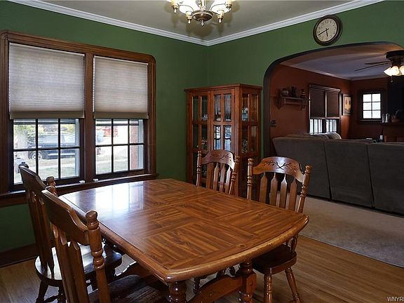 5th image of 32 Bissell Dr